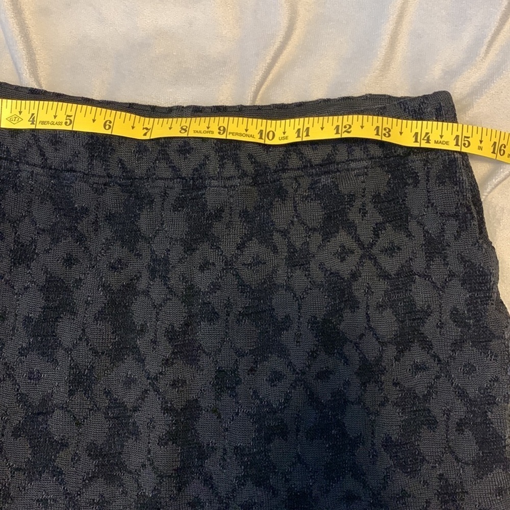 St. John Evening By Maria Gray Size 10 Black Chenille Burnout Mini Skirt — image 3 of 5